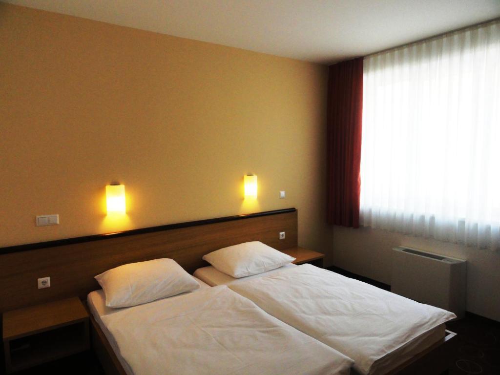 Hotel Bela Krajina Metlika Room photo